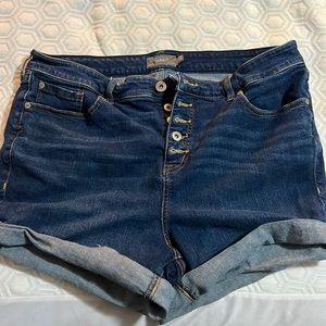 Torrid 5 Button Jean Short